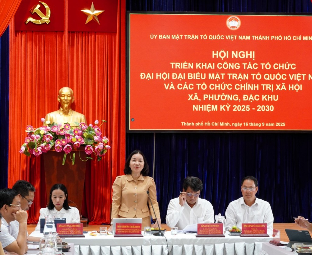 Phó Chủ tịch Thường trực Ủy ban MTTQ Việt Nam TP Hồ Chí Minh Trương Thị Bích Hạnh phát biểu tại hội nghị