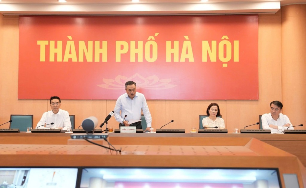 Chủ tịch UBND TP Hà Nội Trần Sỹ Thanh phát biểu tại điểm cầu Hà Nội.