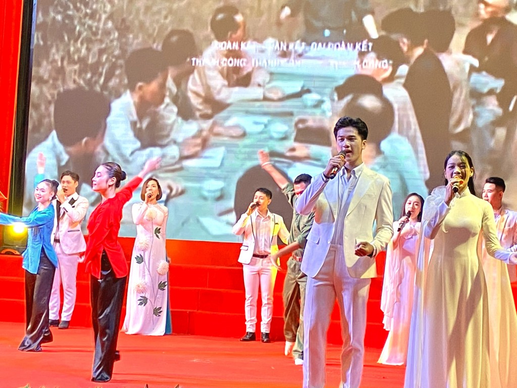 Tiết mục văn nghệ mừng Đại hội Tiết mục văn nghệ mừng Đại hội