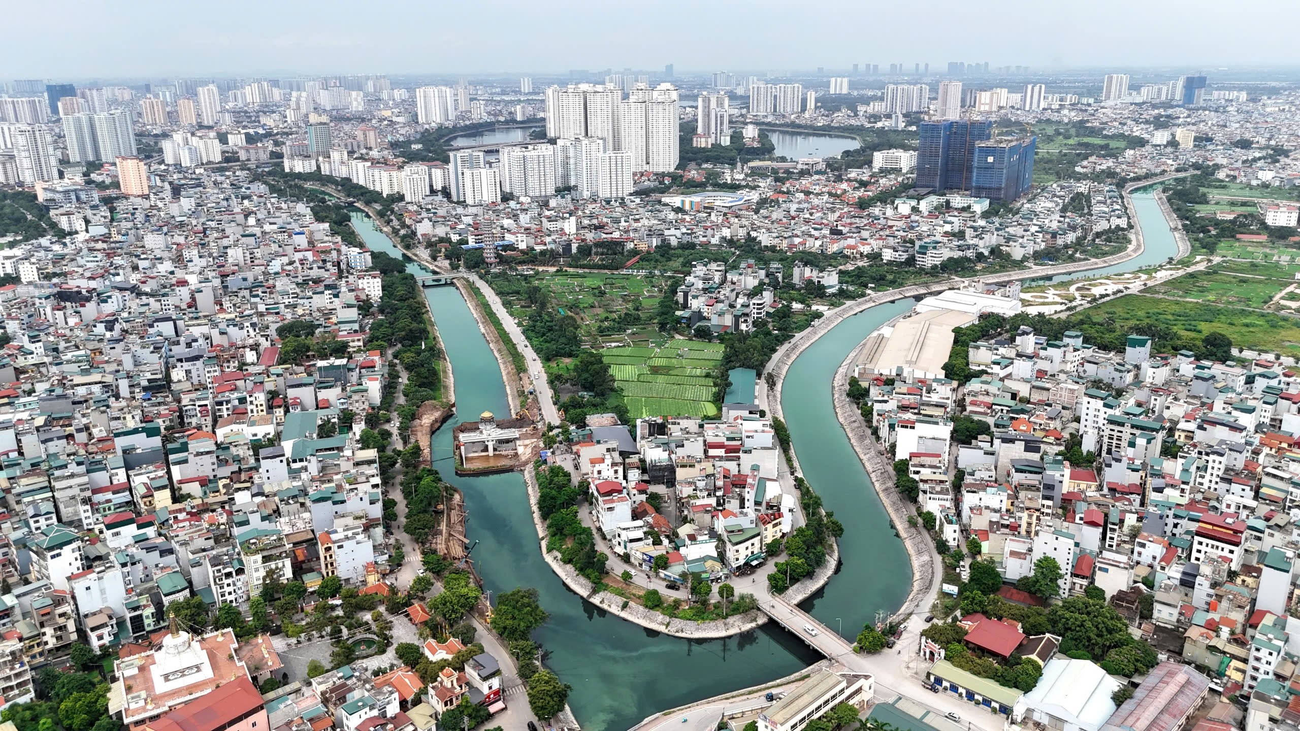 Sông Tô Lịch nhìn từ trên cao Sông Tô Lịch nhìn từ trên cao