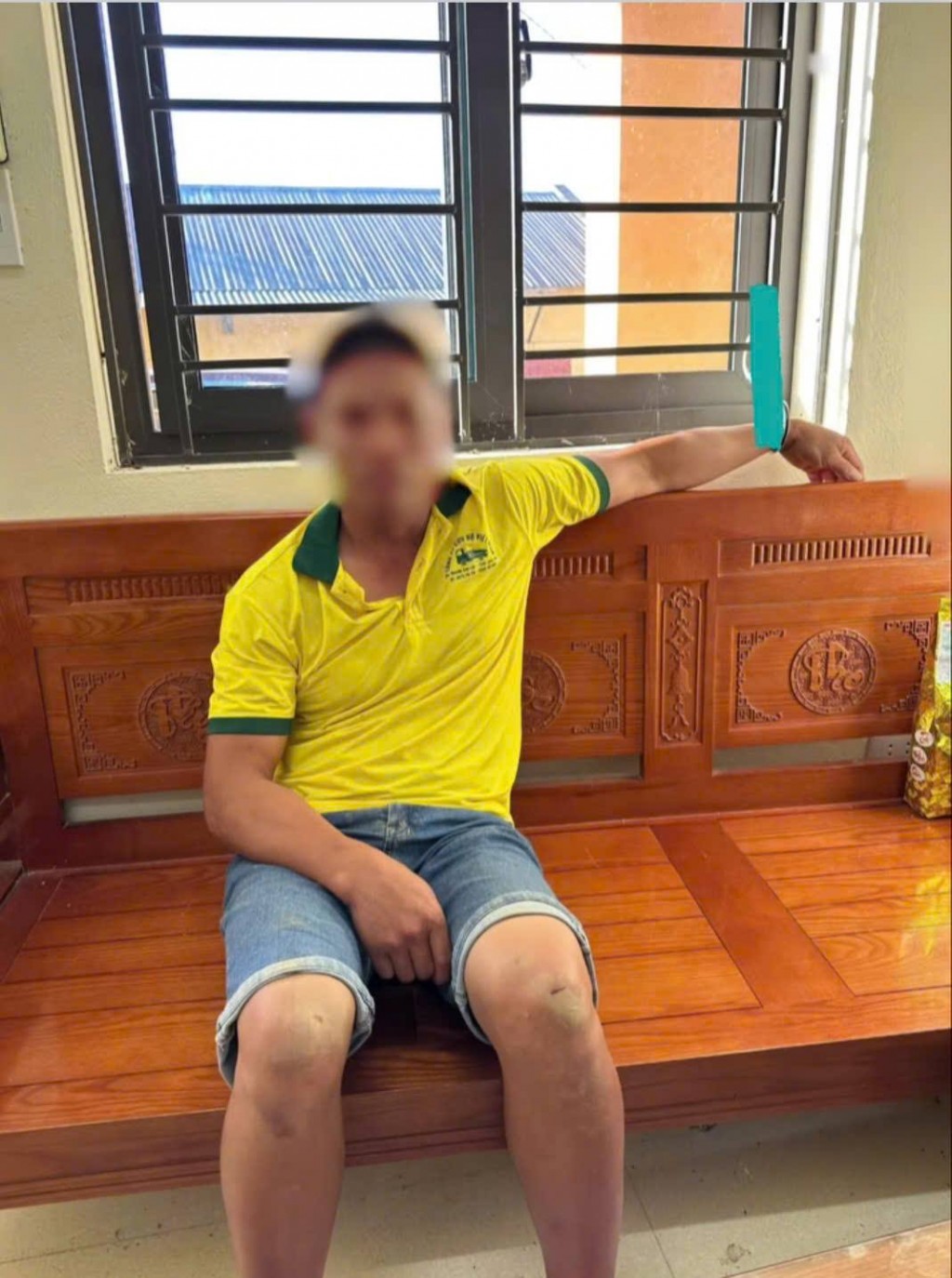 Đối tượng L khi bị bắt tại cơ quan Công an