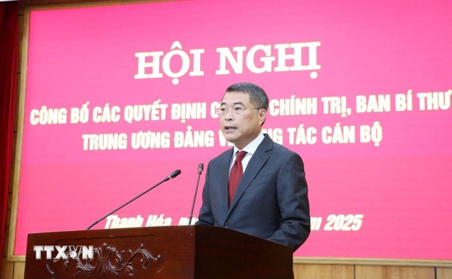 Công bố quyết định của Bộ Chính trị điều động, chỉ định 2 Phó Bí thư Tỉnh ủy Thanh Hóa