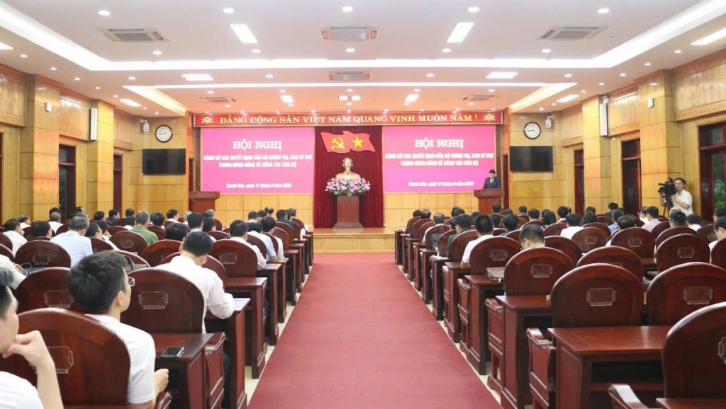 Công bố quyết định của Bộ Chính trị điều động, chỉ định 2 Phó Bí thư Tỉnh ủy Thanh Hóa