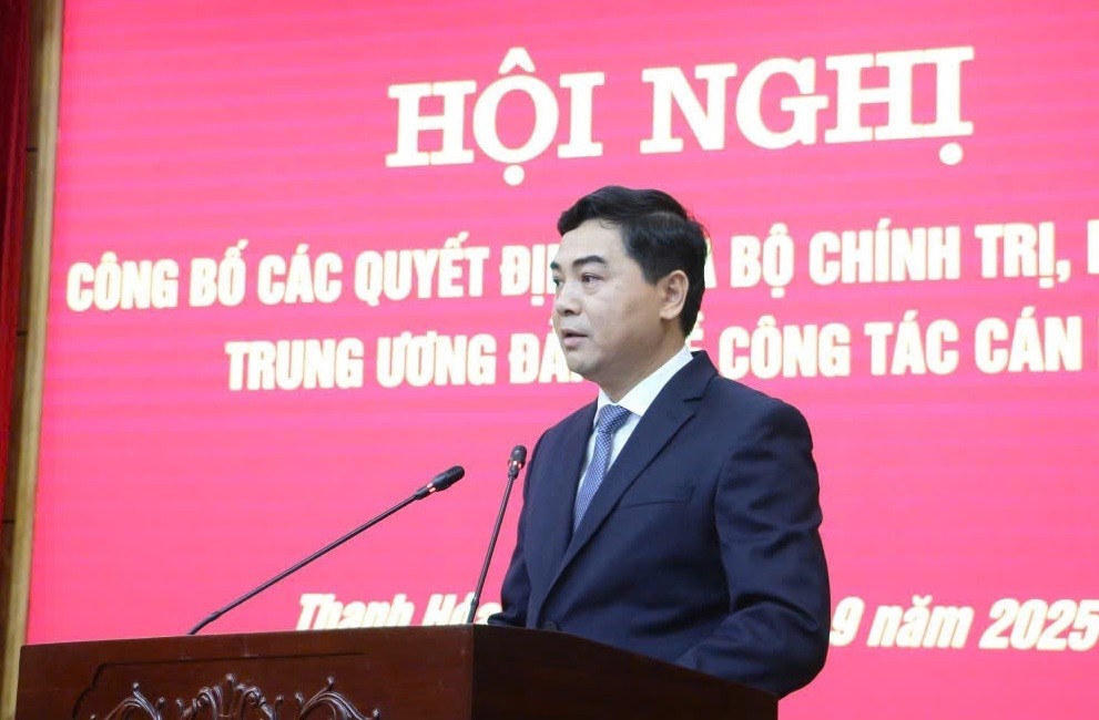 Công bố quyết định của Bộ Chính trị điều động, chỉ định 2 Phó Bí thư Tỉnh ủy Thanh Hóa