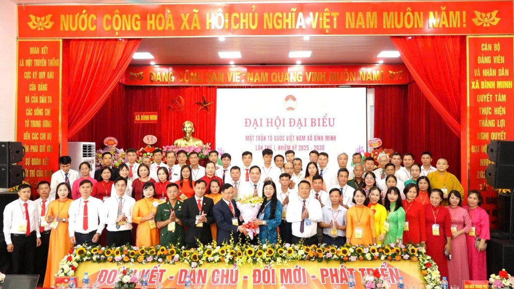 Đoàn kết người dân, đồng lòng làm nên diện mạo mới cho quê hương Đoàn kết người dân, đồng lòng làm nên diện mạo mới cho quê hương