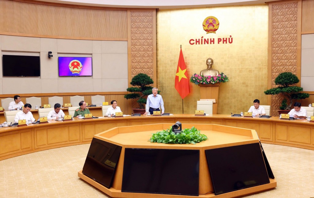 Phó Thủ tướng Thường trực Chính phủ Nguyễn Hòa Bình chủ trì cuộc họp với lãnh đạo các bộ, ngành, cơ quan về tình hình triển khai thực hiện và vận hành mô hình chính quyền địa phương 2 cấp - Ảnh: VGP/Nguyễn Hoàng Phó Thủ tướng Thường trực Chính phủ Nguyễn Hòa Bình chủ trì cuộc họp với lãnh đạo các bộ, ngành, cơ quan về tình hình triển khai thực hiện và vận hành mô hình chính quyền địa phương 2 cấp - Ảnh: VGP/Nguyễn Hoàng