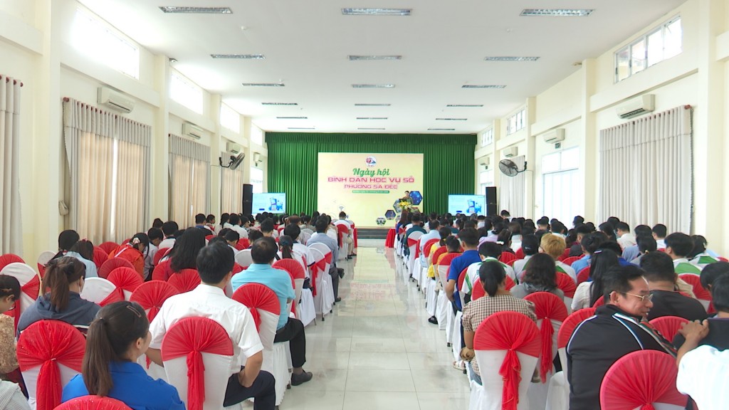 Phường sẽ cũng tập trung triển khai, quán triệt và tuyên truyền thực hiện Nghị quyết số 57-NQ/TW của Bộ Chính trị và phổ cập tri thức về chuyển đổi số, kỹ năng số cho từng nhóm đối tượng Phường sẽ cũng tập trung triển khai, quán triệt và tuyên truyền thực hiện Nghị quyết số 57-NQ/TW của Bộ Chính trị và phổ cập tri thức về chuyển đổi số, kỹ năng số cho từng nhóm đối tượng