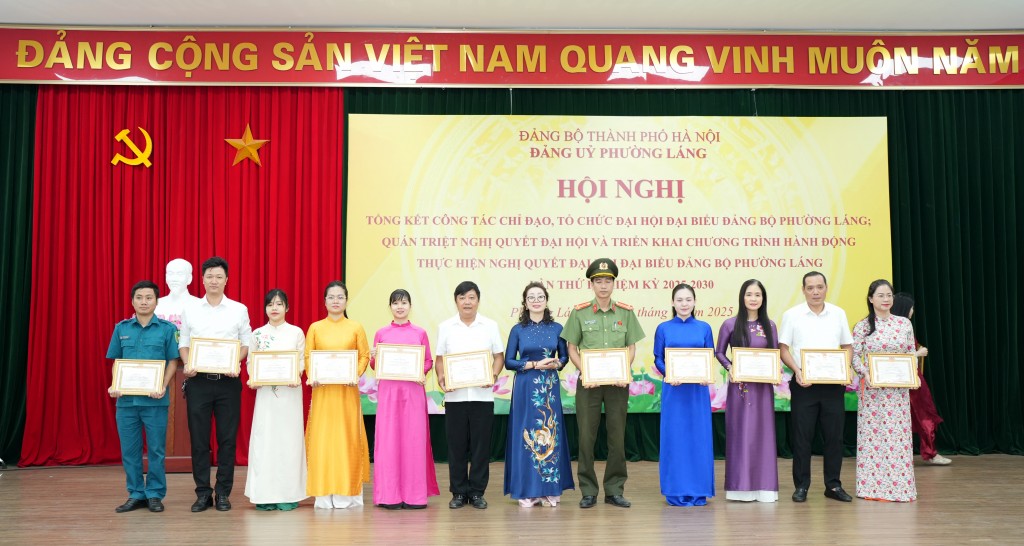 Phường Láng biến Nghị quyết thành những việc làm cụ thể, thiết thực Phường Láng biến Nghị quyết thành những việc làm cụ thể, thiết thực