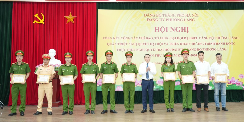 Phường Láng biến Nghị quyết thành những việc làm cụ thể, thiết thực Phường Láng biến Nghị quyết thành những việc làm cụ thể, thiết thực