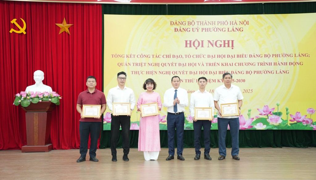 Phường Láng biến Nghị quyết thành những việc làm cụ thể, thiết thực Phường Láng biến Nghị quyết thành những việc làm cụ thể, thiết thực