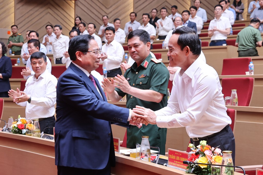 Thủ tướng Phạm Minh Chính trò chuyện với Bí thư Trung ương Đảng, Bí thư Thành ủy TPHCM Trần Lưu Quang và các đại biểu dự hội nghị - Ảnh: VGP/Nhật Bắc Thủ tướng Phạm Minh Chính trò chuyện với Bí thư Trung ương Đảng, Bí thư Thành ủy TPHCM Trần Lưu Quang và các đại biểu dự hội nghị - Ảnh: VGP/Nhật Bắc