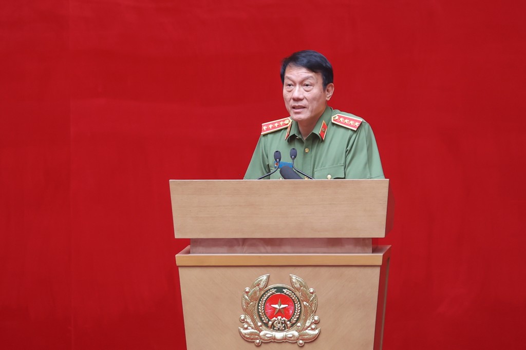 Bộ trưởng Lương Tam Quang cho biết, Bộ Công an đã phối hợp chặt chẽ với các bộ, ngành liên quan hoàn thành Chiến lược tổng thể quốc gia phòng ngừa, ứng phó với các đe dọa an ninh phi truyền thống - nhiệm vụ Thủ tướng Chính phủ giao - Ảnh: VGP/Nhật Bắc Bộ trưởng Lương Tam Quang cho biết, Bộ Công an đã phối hợp chặt chẽ với các bộ, ngành liên quan hoàn thành Chiến lược tổng thể quốc gia phòng ngừa, ứng phó với các đe dọa an ninh phi truyền thống - nhiệm vụ Thủ tướng Chính phủ giao - Ảnh: VGP/Nhật Bắc