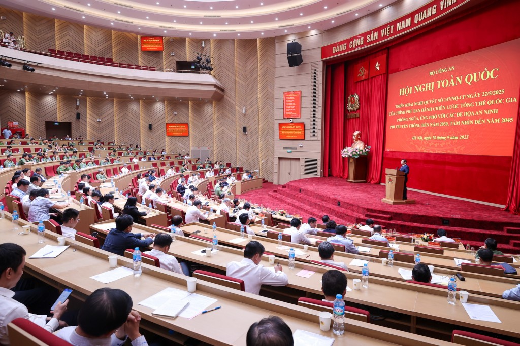 Phòng ngừa, ứng phó tổng thể, hiệu quả với các đe dọa an ninh phi truyền thống Phòng ngừa, ứng phó tổng thể, hiệu quả với các đe dọa an ninh phi truyền thống