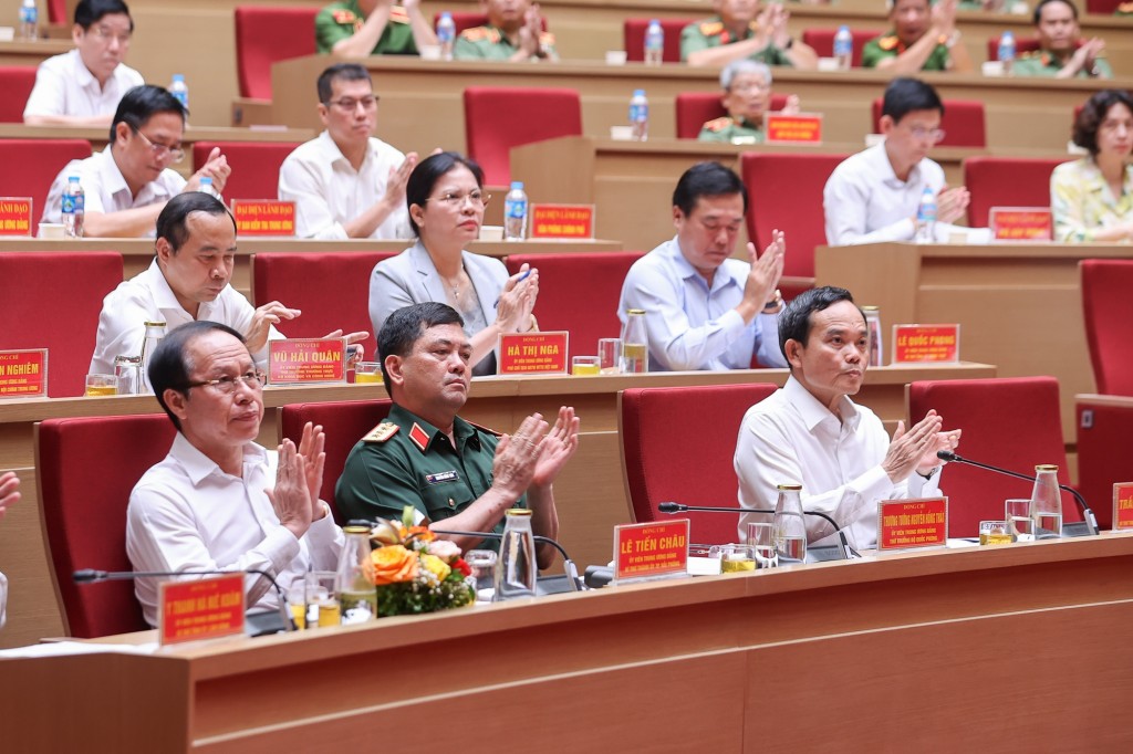 Hội nghị tập trung phổ biến, quán triệt nội dung chính của Nghị quyết 147; thống nhất nhận thức, nâng cao trách nhiệm và hành động hệ thống chính trị và toàn xã hội để thực hiện Nghị quyết kịp thời, nghiêm túc, đồng bộ, hiệu quả; thảo luận các biện pháp để thực hiện mục tiêu, yêu cầu mà Chính phủ đã đề ra trong Nghị quyết - Ảnh: VGP/Nhật Bắc Hội nghị tập trung phổ biến, quán triệt nội dung chính của Nghị quyết 147; thống nhất nhận thức, nâng cao trách nhiệm và hành động hệ thống chính trị và toàn xã hội để thực hiện Nghị quyết kịp thời, nghiêm túc, đồng bộ, hiệu quả; thảo luận các biện pháp để thực hiện mục tiêu, yêu cầu mà Chính phủ đã đề ra trong Nghị quyết - Ảnh: VGP/Nhật Bắc