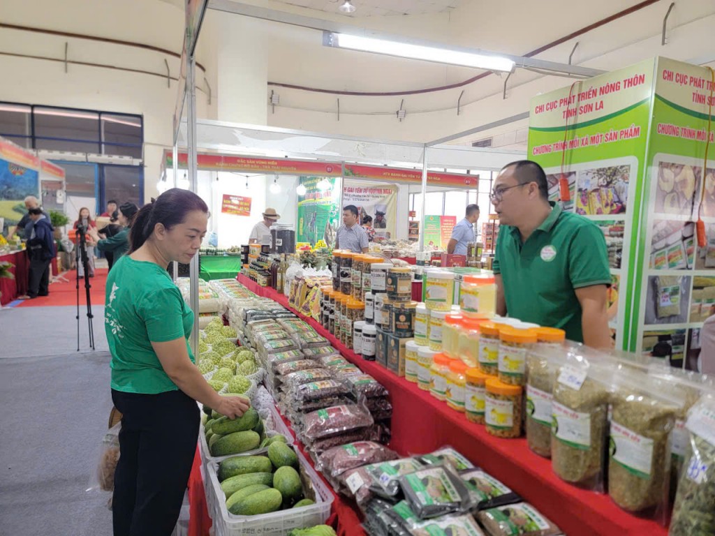 Khai mạc phiên chợ Nông sản, Đặc sản vùng miền năm 2025 Khai mạc phiên chợ Nông sản, Đặc sản vùng miền năm 2025