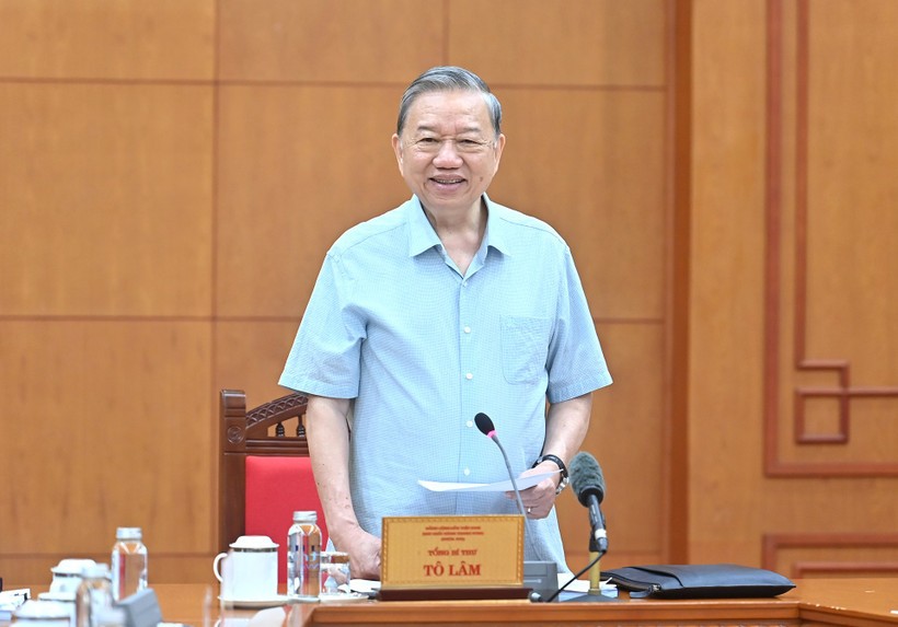 Tổng Bí thư Tô Lâm chủ trì làm việc với Ban Thường vụ Đảng uỷ Chính phủ về Luật Đất đai (sửa đổi) và các luật liên quan (Ảnh: Nhân dân)