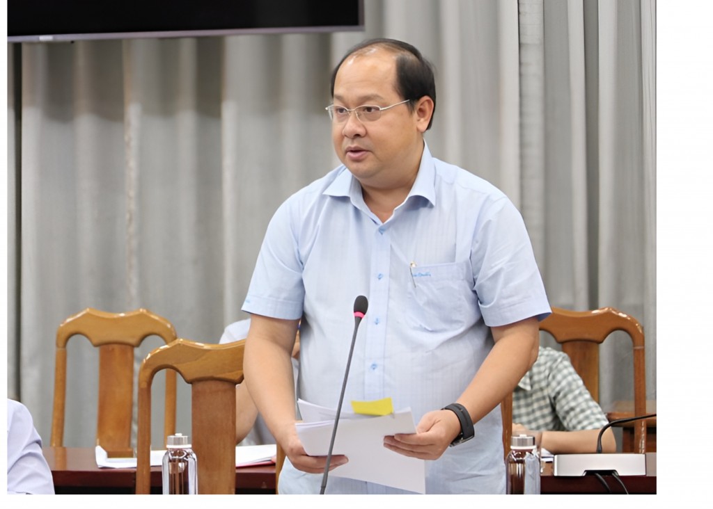 Giám đốc Sở Khoa học và Công nghệ Nguyễn Phương Bắc báo cáo kết quả triển khai Nghị quyết số 57-NQ/TW của Bộ Chính trị về phát triển khoa học, công nghệ, đổi mới sáng tạo và chuyển đổi số quốc gia trên địa bàn tỉnh