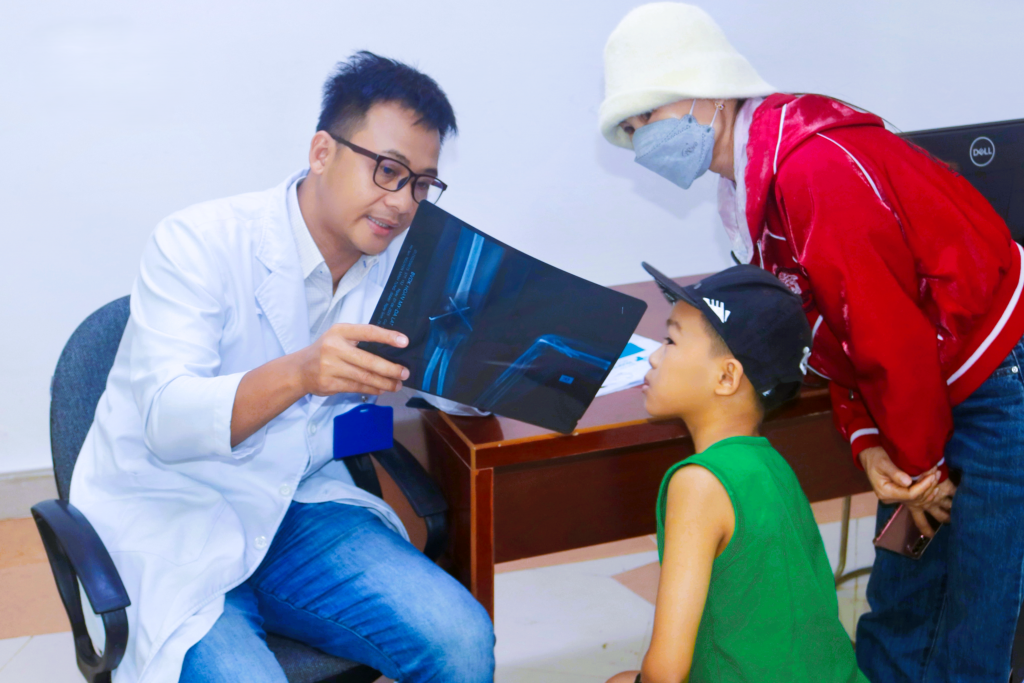 Vai trò và trách nhiệm của khối y tế tư nhân như một mắt xích không thể thiếu trong hệ thống giám sát, phòng chống dịch bệnh trên địa bàn (Ảnh: BV Hoàn Mỹ ĐL)