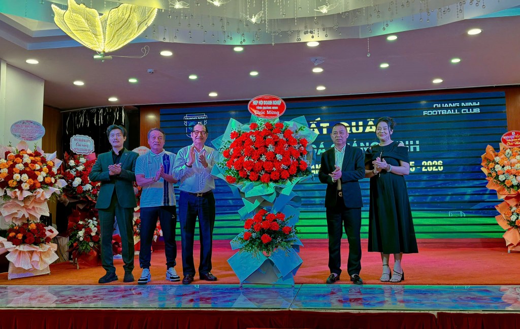 CLB Bóng đá Quảng Ninh luôn nhận được sự thương yêu của nhân dân và sự ủng hộ từ Tỉnh ủy, các Sở ban ngành và doanh nghiệp...