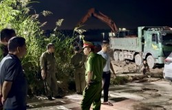 Phường Lĩnh Nam "mạnh tay" dẹp nạn đổ trộm phế thải