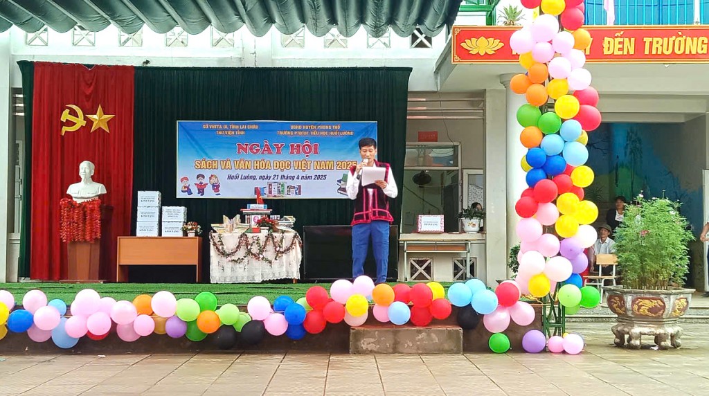 Anh Tiến tham gia các hoạt động