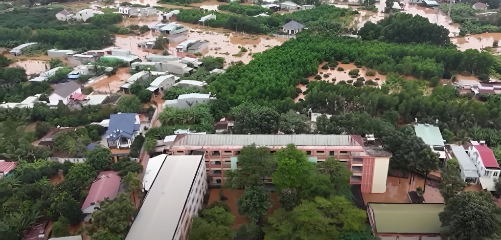 Mưa lớn, sông Buông thoét nước không kịp khiến nhiều phường, xã ở Đồng Nai ngập nặng Mưa lớn, sông Buông thoét nước không kịp khiến nhiều phường, xã ở Đồng Nai ngập nặng