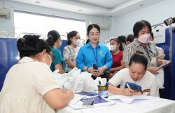Hàng ngàn công nhân, người lao động được khám, tư vấn sức khỏe