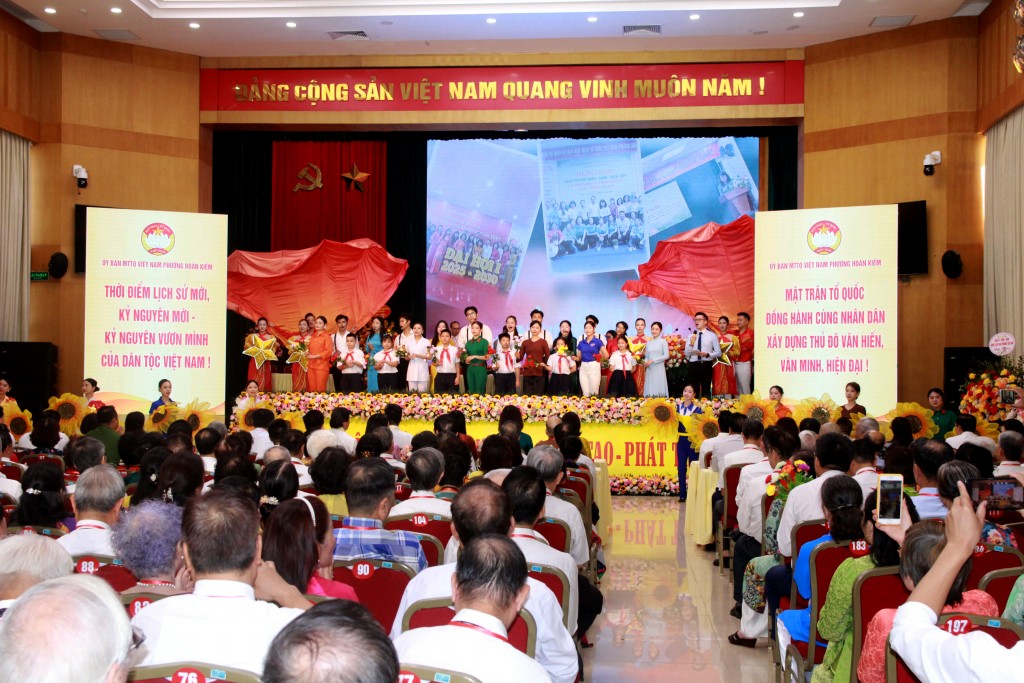 Các tổ chức chính trị xã hội trên địa bàn phường Hoàn Kiếm chúc mừng Đại hội