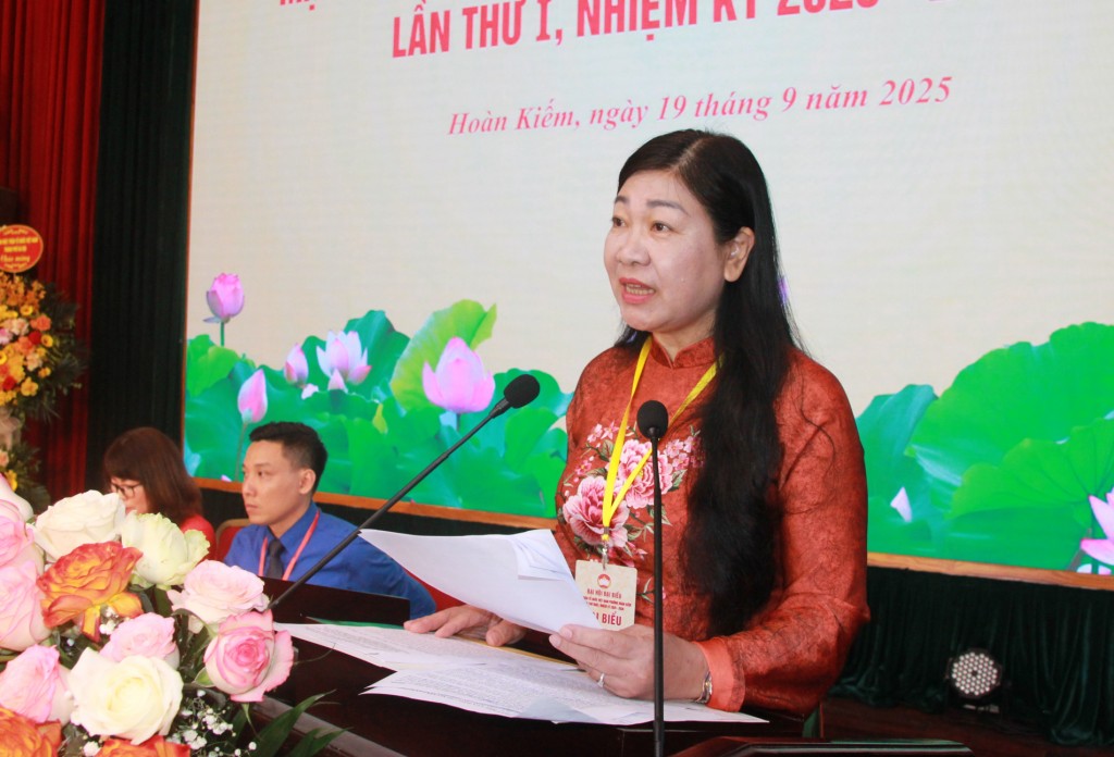 Bà Nguyễn Lan Hương - Phó Chủ tịch Uỷ ban Trung ương MTTQ Việt Nam, Chủ tịch Uỷ ban MTTQ Việt Nam TP Hà Nội phát biểu chỉ đạo Đại hội