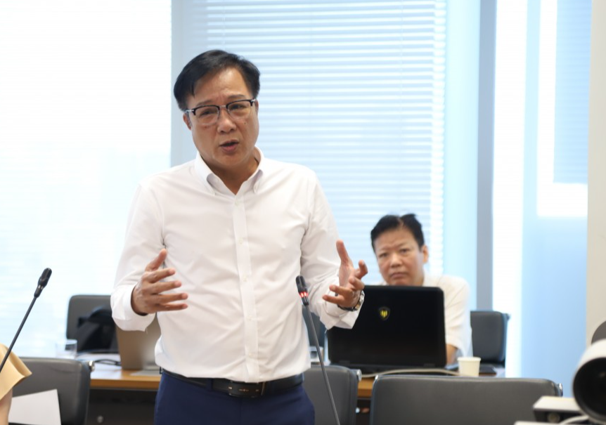 NSND Trọng Trinh đảm nhiệm vị trí dẫn dắt chương trình NSND Trọng Trinh đảm nhiệm vị trí dẫn dắt chương trình