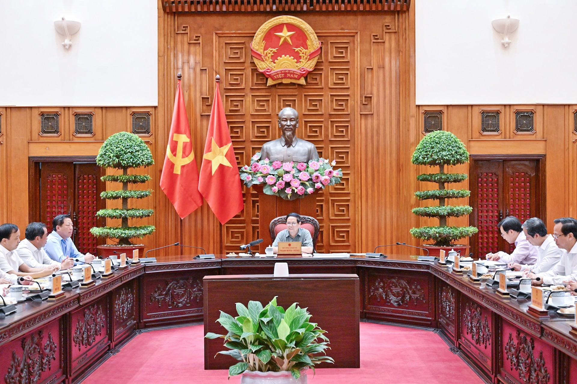 Thủ tướng Phạm Minh Chính chủ trì cuộc họp về triển khai Kết luận của Bộ Chính trị, chỉ đạo của Tổng Bí thư Tô Lâm về chủ trương đầu tư xây dựng trường học cho các xã biên giới