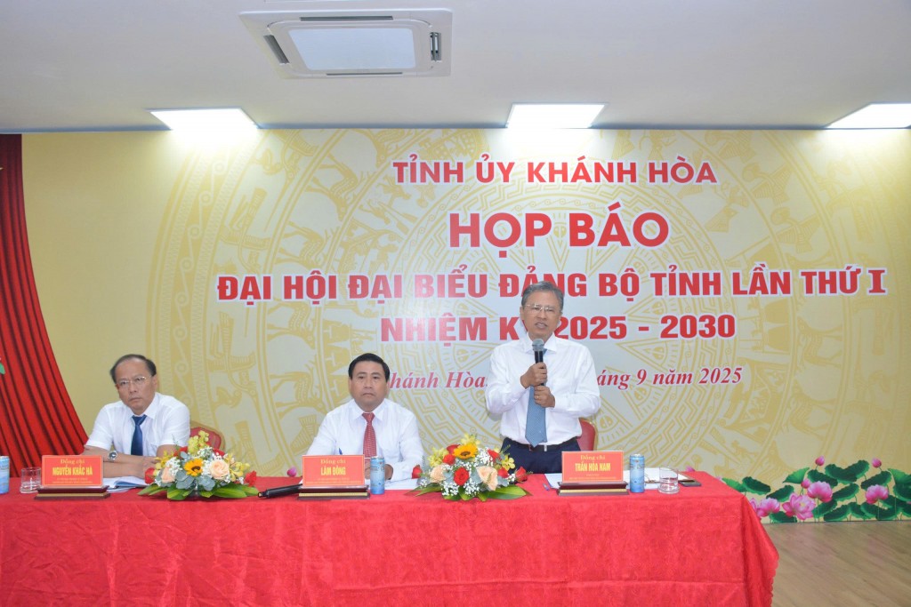 Trần Hòa Nam, Phó chủ tịch UBND tỉnh Khánh Hòa thông tin về đại hội tại buổi họp báo Trần Hòa Nam, Phó chủ tịch UBND tỉnh Khánh Hòa thông tin về đại hội tại buổi họp báo