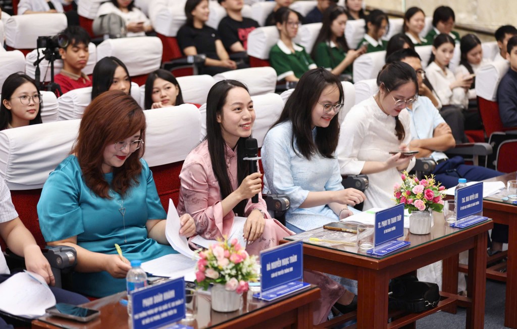 “Tái sinh sau bão”: Tuổi trẻ gửi gắm tương lai xanh “Tái sinh sau bão”: Tuổi trẻ gửi gắm tương lai xanh