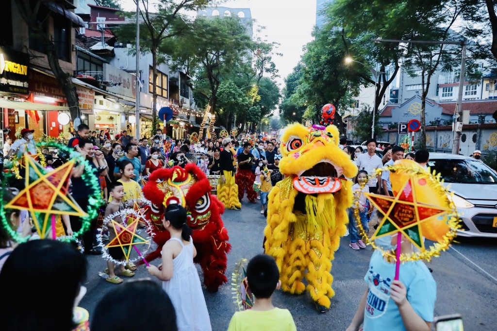 Nhiều hoạt động hấp dẫn cho trẻ em Hà Nội chơi Trung thu