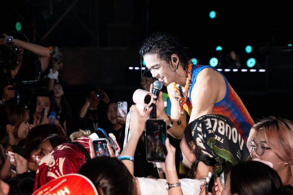 Sơn Tùng M-TP khuấy đảo sân khấu Chào tân sinh viên Sơn Tùng M-TP khuấy đảo sân khấu Chào tân sinh viên