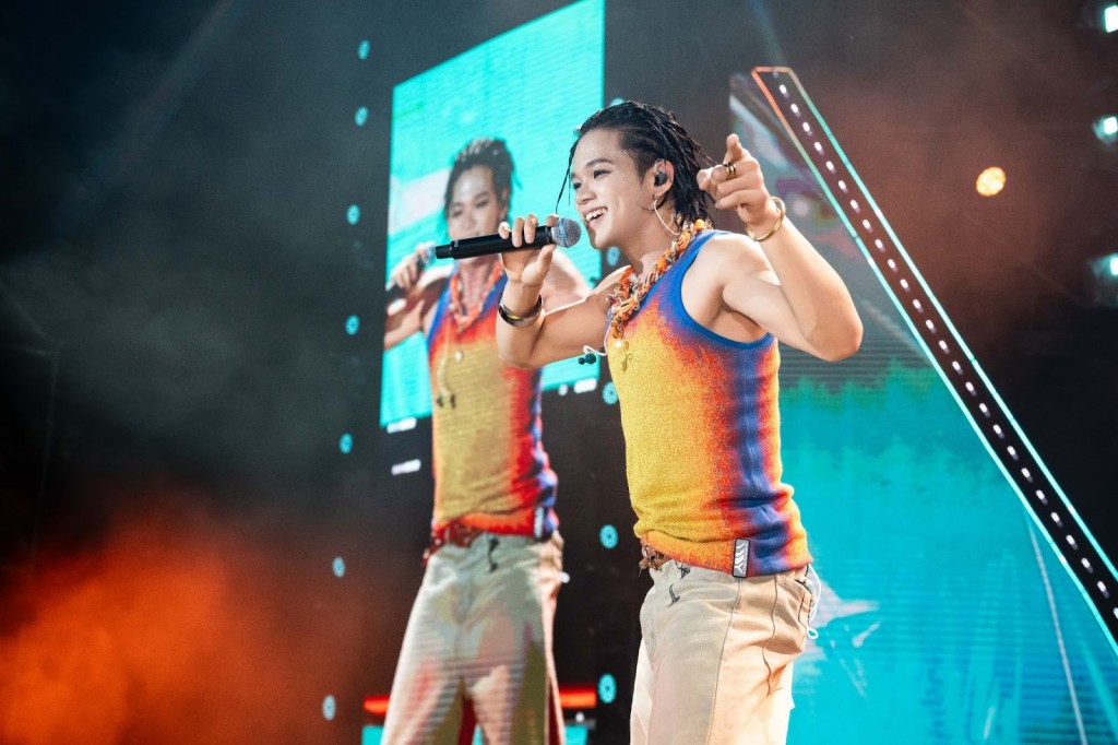 Ca sĩ (S)TRONG Trọng Hiếu trình diễn Ca sĩ (S)TRONG Trọng Hiếu trình diễn