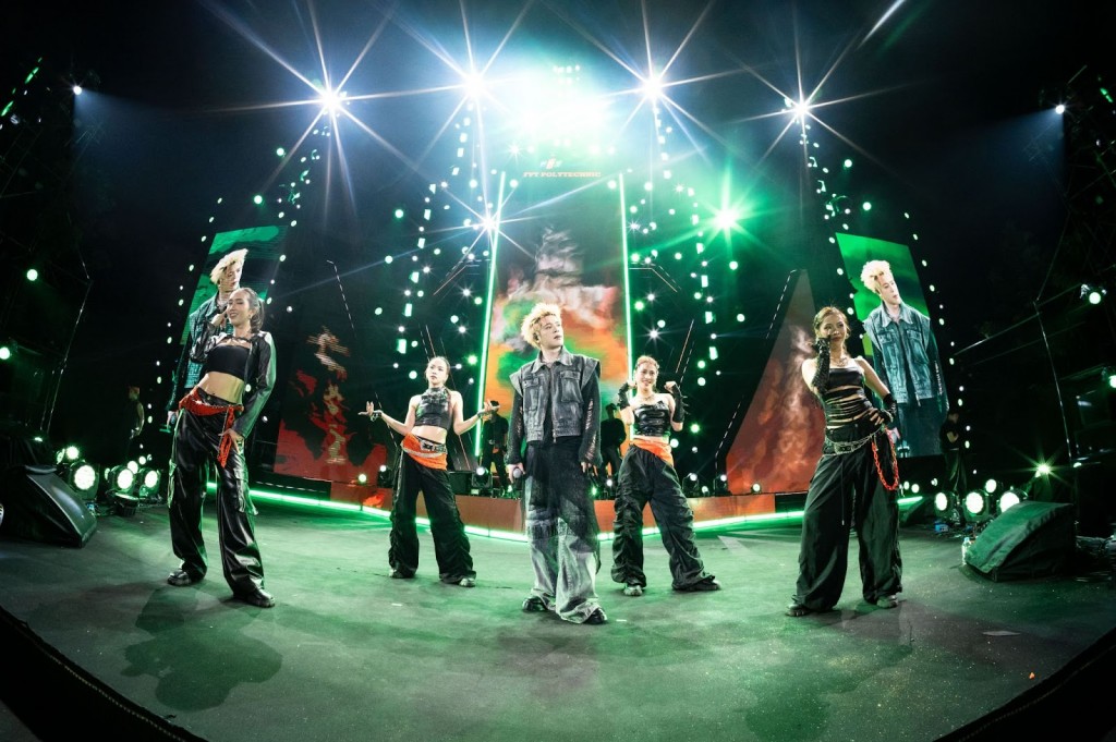 Sơn Tùng M-TP khuấy đảo sân khấu Chào tân sinh viên Sơn Tùng M-TP khuấy đảo sân khấu Chào tân sinh viên