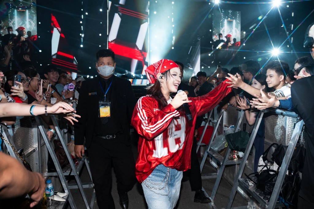 Vũ Phụng Tiên xuất hiện với giọng ca độc đáo Vũ Phụng Tiên xuất hiện với giọng ca độc đáo