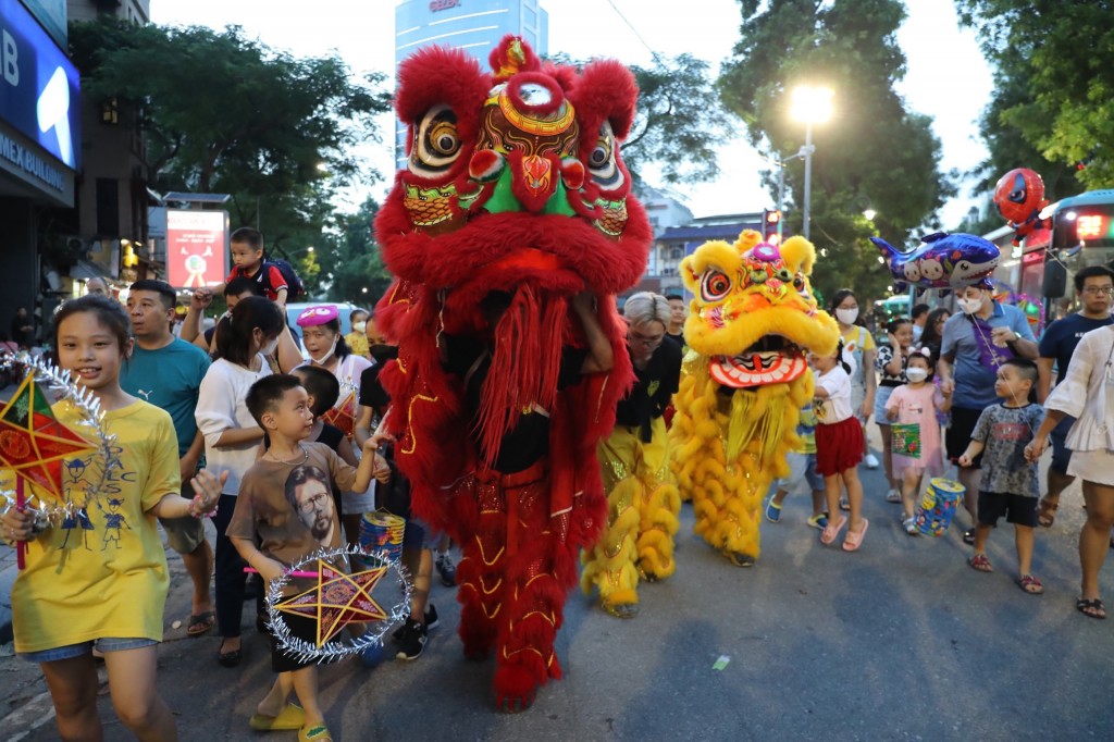 Nhiều hoạt động hấp dẫn cho trẻ em Hà Nội chơi Trung thu