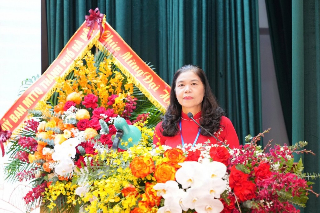 Phó Chủ tịch Ủy ban MTTQ Việt Nam thành phố Hà Nội Đặng Thị Phương Hoa phát biểu chỉ đạo tại Hội nghị.