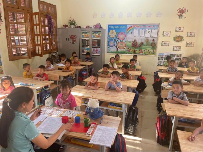 Bài 2: Thắp sáng niềm tin cho thầy trò vùng biên