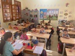 Bài 2: Thắp sáng niềm tin cho thầy trò vùng biên