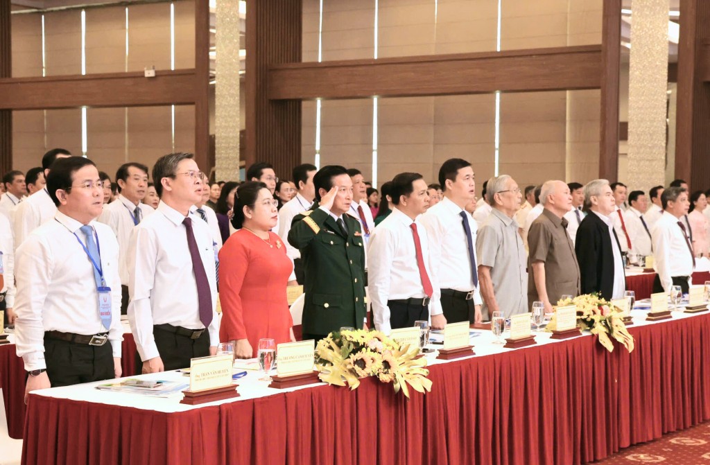 Các đồng chí lãnh đạo, nguyên lãnh đạo TP. Cần Thơ cùng đại biểu dự Đại hội Thi đua yêu nước lần thứ I.