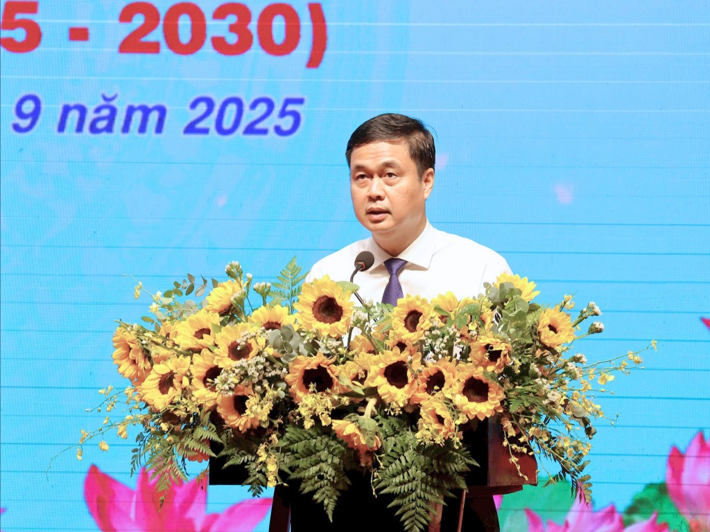 Trưởng ban Ban Thi đua - Khen thưởng Trung ương Phạm Huy Giang phát biểu tại Đại hội thi đua yêu nước TP. Cần Thơ, lần thứ I