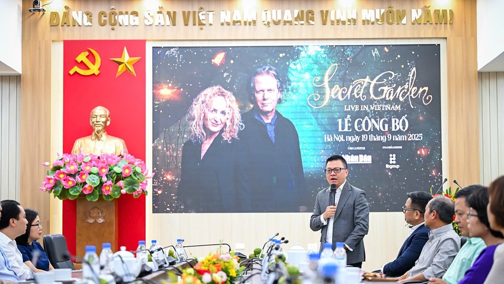 Đồng chí Lê Quốc Minh, Ủy viên Trung ương Đảng, Tổng Biên tập Báo Nhân Dân, Phó trưởng Ban Tuyên giáo và Dân vận Trung ương, Chủ tịch Hội Nhà báo Việt Nam, Trưởng Ban chỉ đạo chương trình phát biểu tại lễ công bố Đồng chí Lê Quốc Minh, Ủy viên Trung ương Đảng, Tổng Biên tập Báo Nhân Dân, Phó trưởng Ban Tuyên giáo và Dân vận Trung ương, Chủ tịch Hội Nhà báo Việt Nam, Trưởng Ban chỉ đạo chương trình phát biểu tại lễ công bố