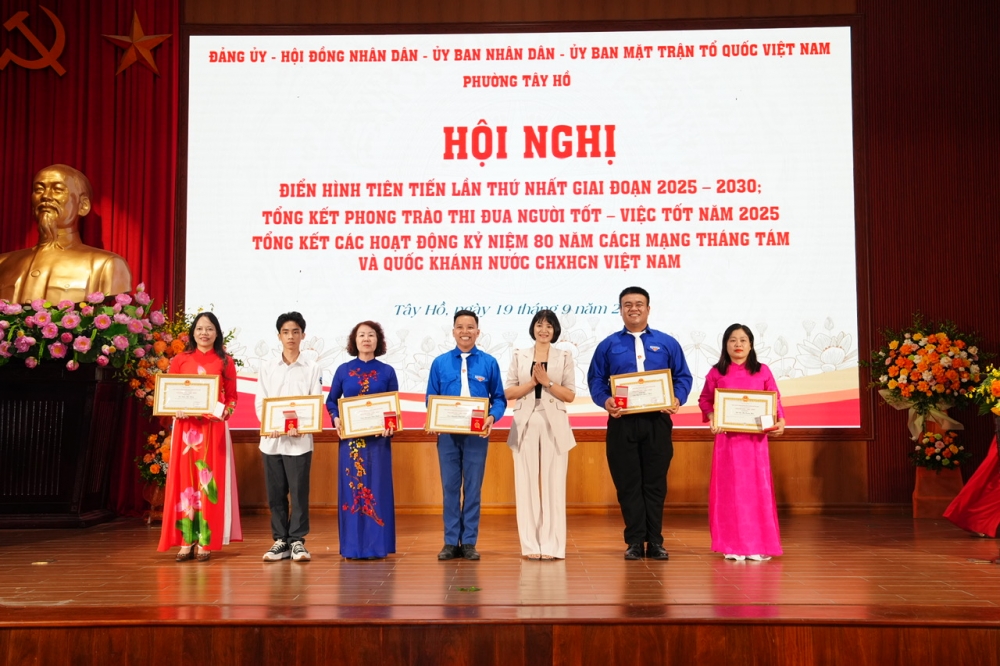 Thi đua phải trở thành động lực phát triển phường Tây Hồ