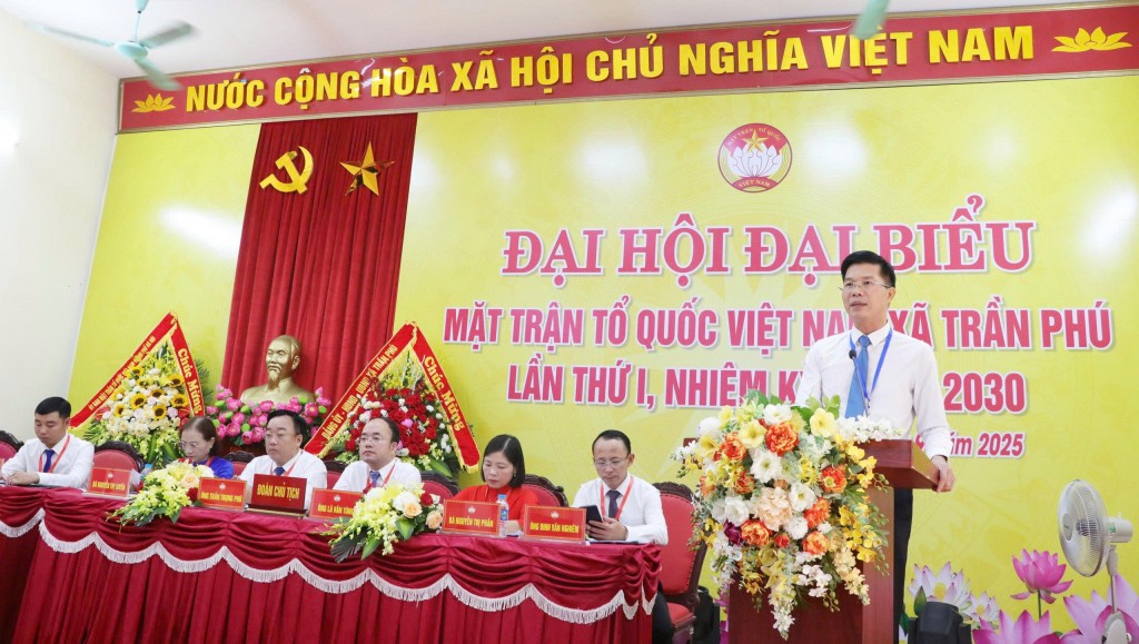 đồng chí Phạm Anh Tuấn - Phó Chủ tịch Ủy ban MTTQ Việt Nam thành phố Hà Nội biểu dương những thành tựu nổi bật của Uỷ ban MTTQ xã Trần Phú, đồng chí Phạm Anh Tuấn - Phó Chủ tịch Ủy ban MTTQ Việt Nam thành phố Hà Nội biểu dương những thành tựu nổi bật của Uỷ ban MTTQ xã Trần Phú,