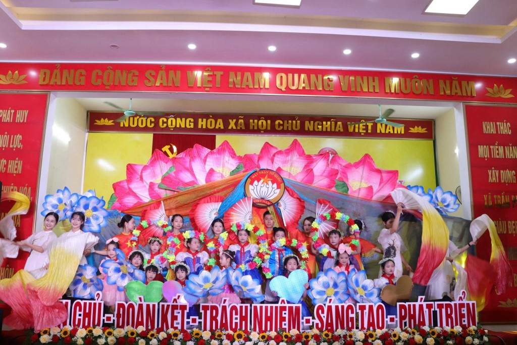 Tiết mục văn nghệ chào mừng đại hội Tiết mục văn nghệ chào mừng đại hội