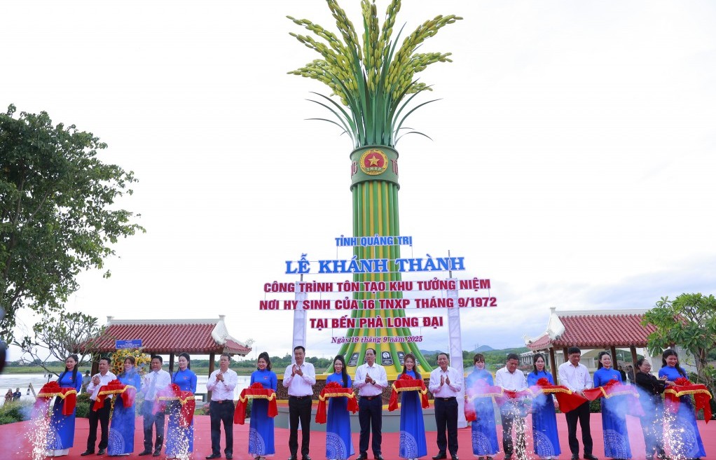 Khánh thành Khu tưởng niệm thanh niên xung phong hy sinh tại bến phà Long Đại
