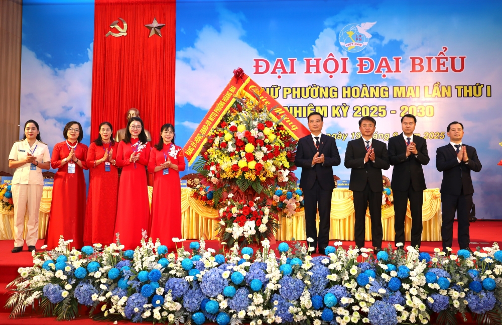 Phụ nữ Hoàng Mai vững tin bước vào nhiệm kỳ mới Phụ nữ Hoàng Mai vững tin bước vào nhiệm kỳ mới